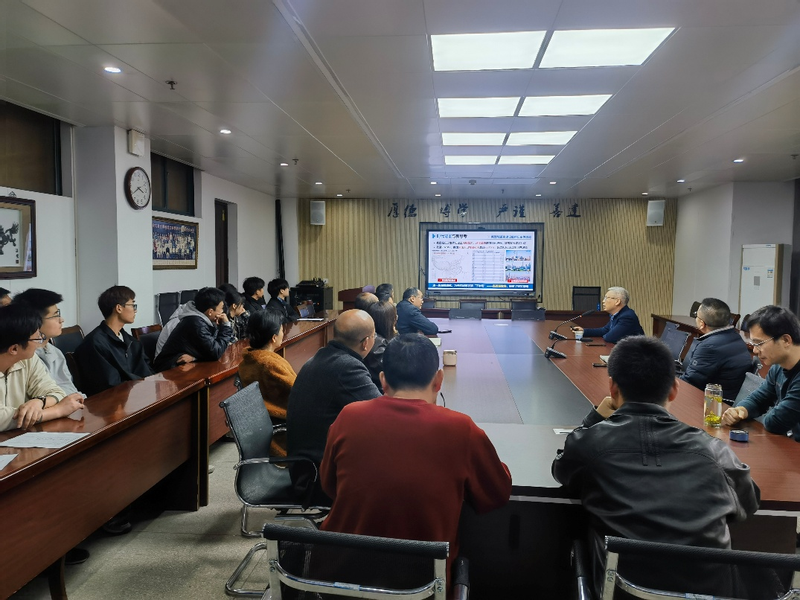 浙江大学梅国雄教授应邀为建筑工...