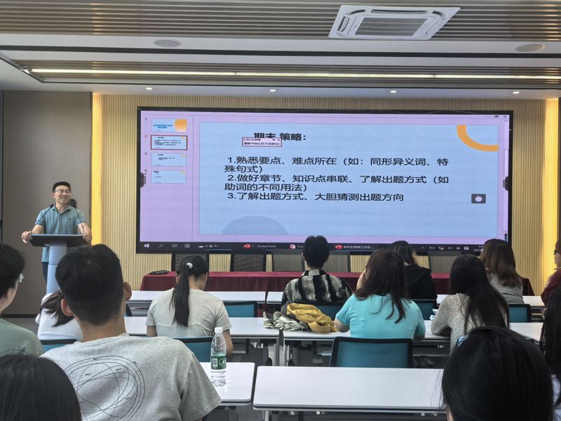 外国语学院成功举办"本科生导师面对面"交流会暨迎接审核评估师生座谈会