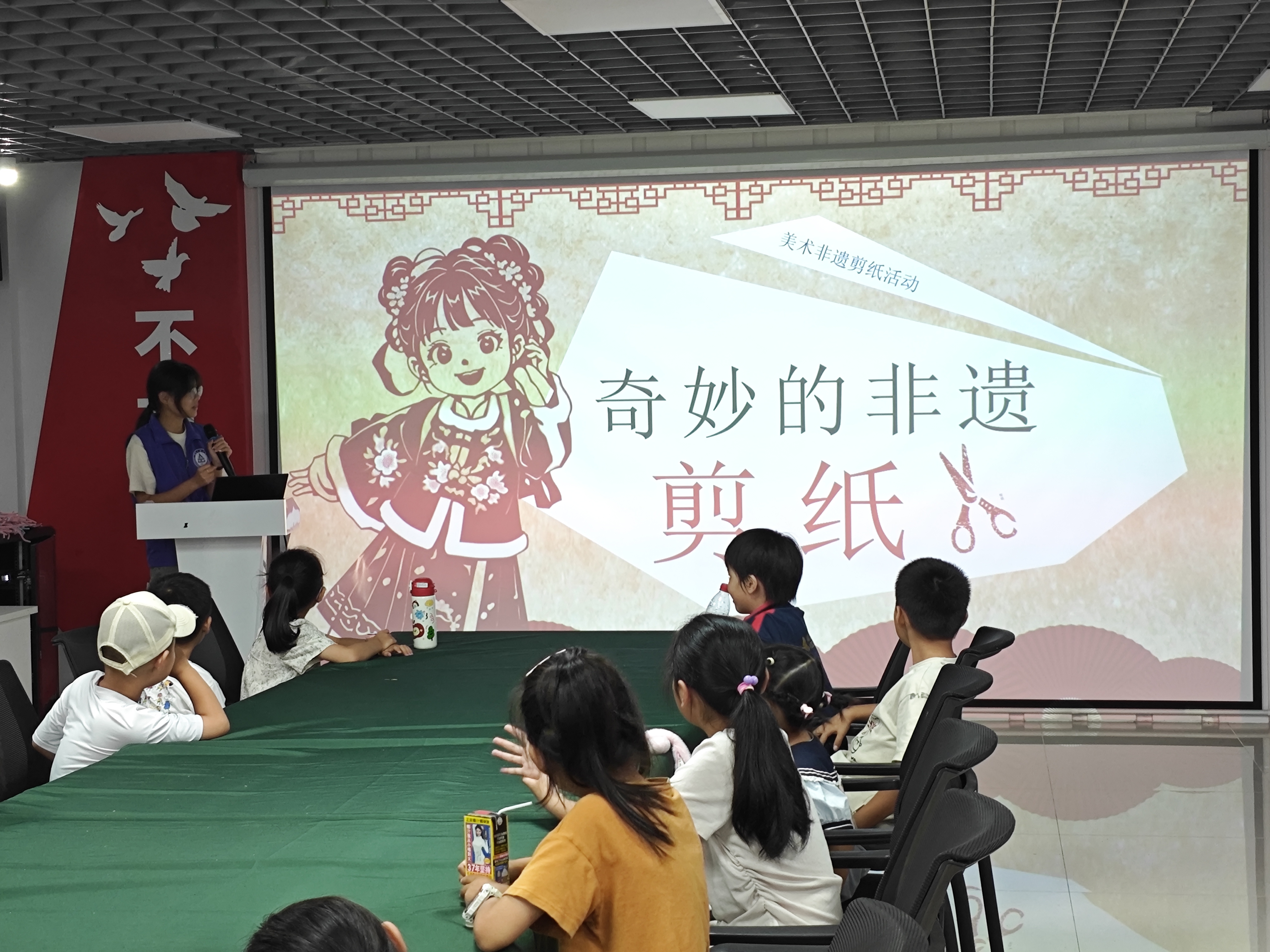 【暑期“三下乡”】外国语学院学子组织暑期公益课堂 赋能少儿全面发展