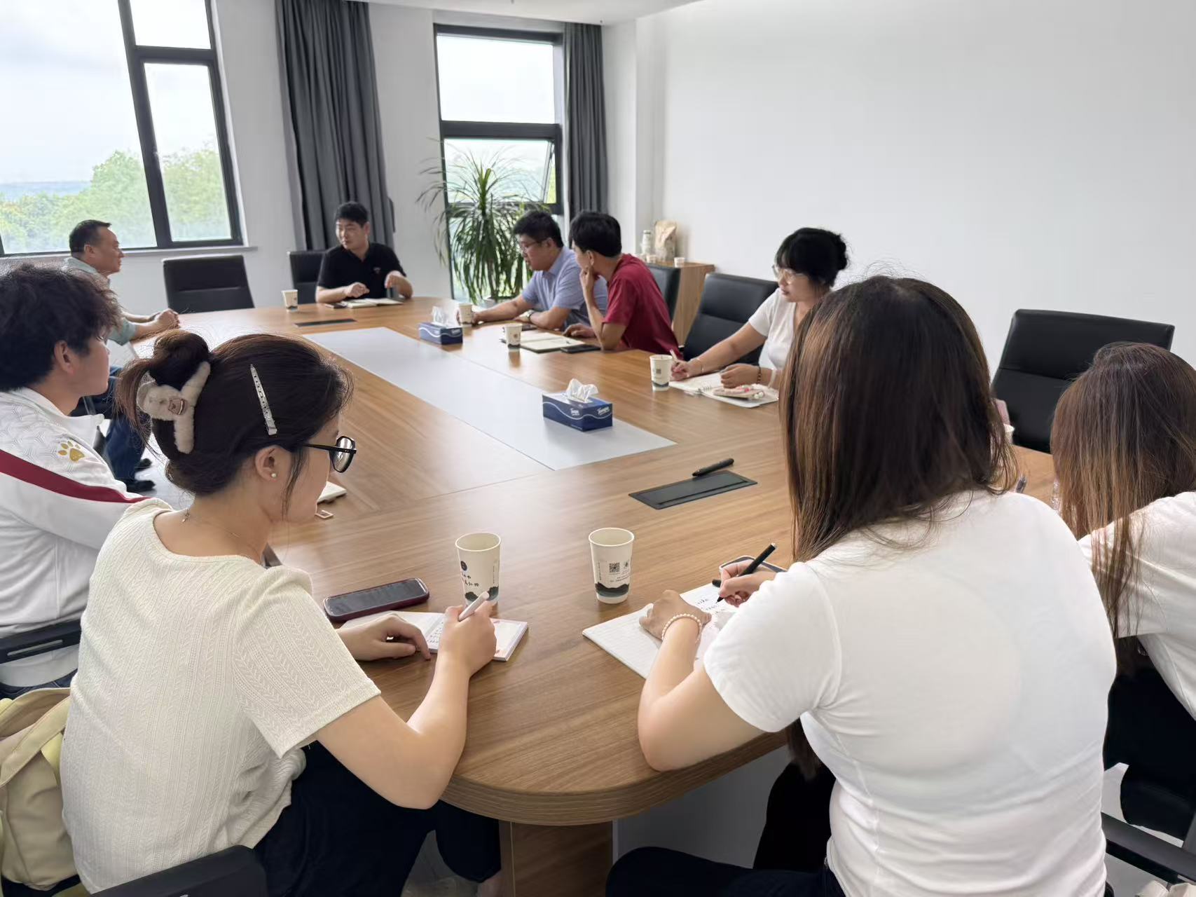青春“译”助农 红杨“果”飘香 ——安徽工程大学外语学子“三下乡”赋能乡村产业