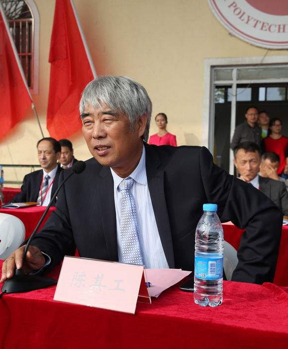 校党委书记陈其工宣布运动会开幕