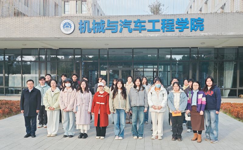 新文科碰撞新工程 英语专业师生深度学习新能源汽车科技