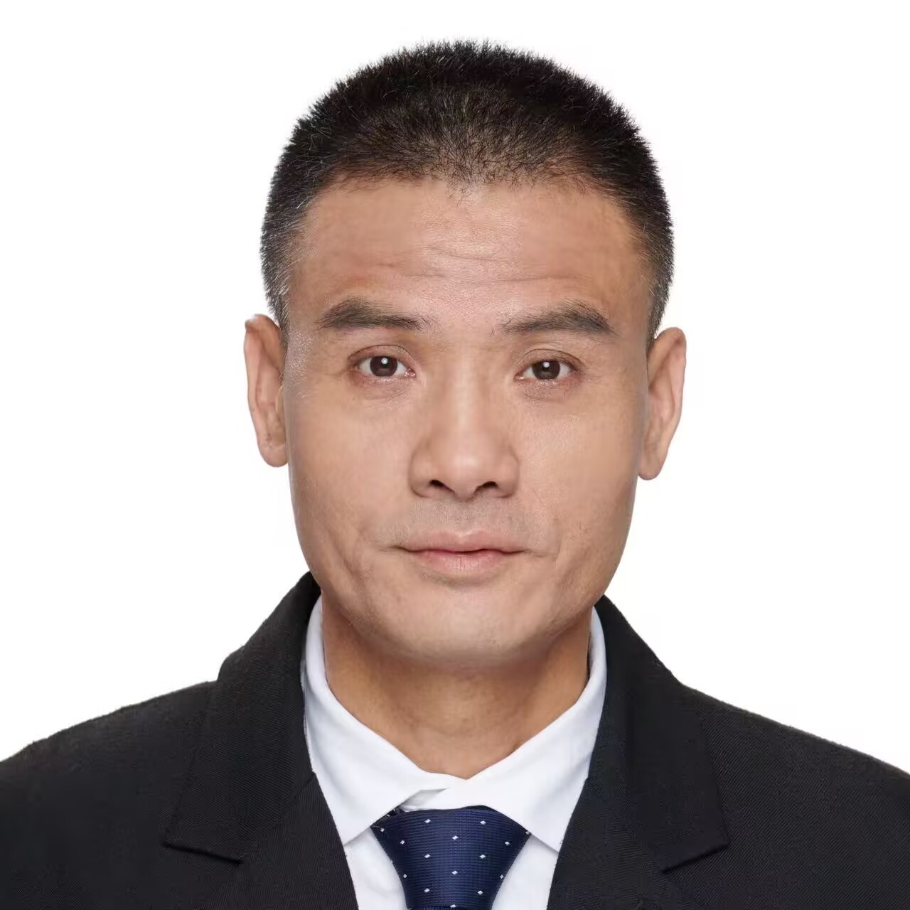 张 刚