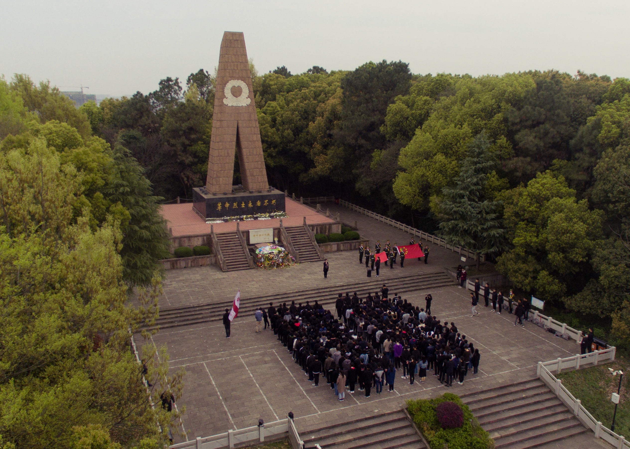 工学院组织学生代表赴大蜀山烈士陵园祭奠英烈-安徽农业大学工学院