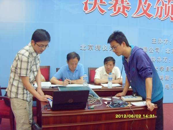 参赛选手现场演示