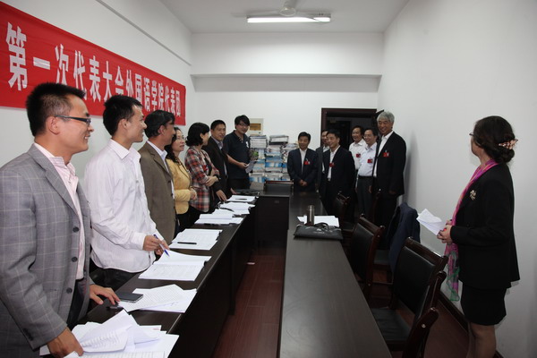 校领导看望外国语学院代表团