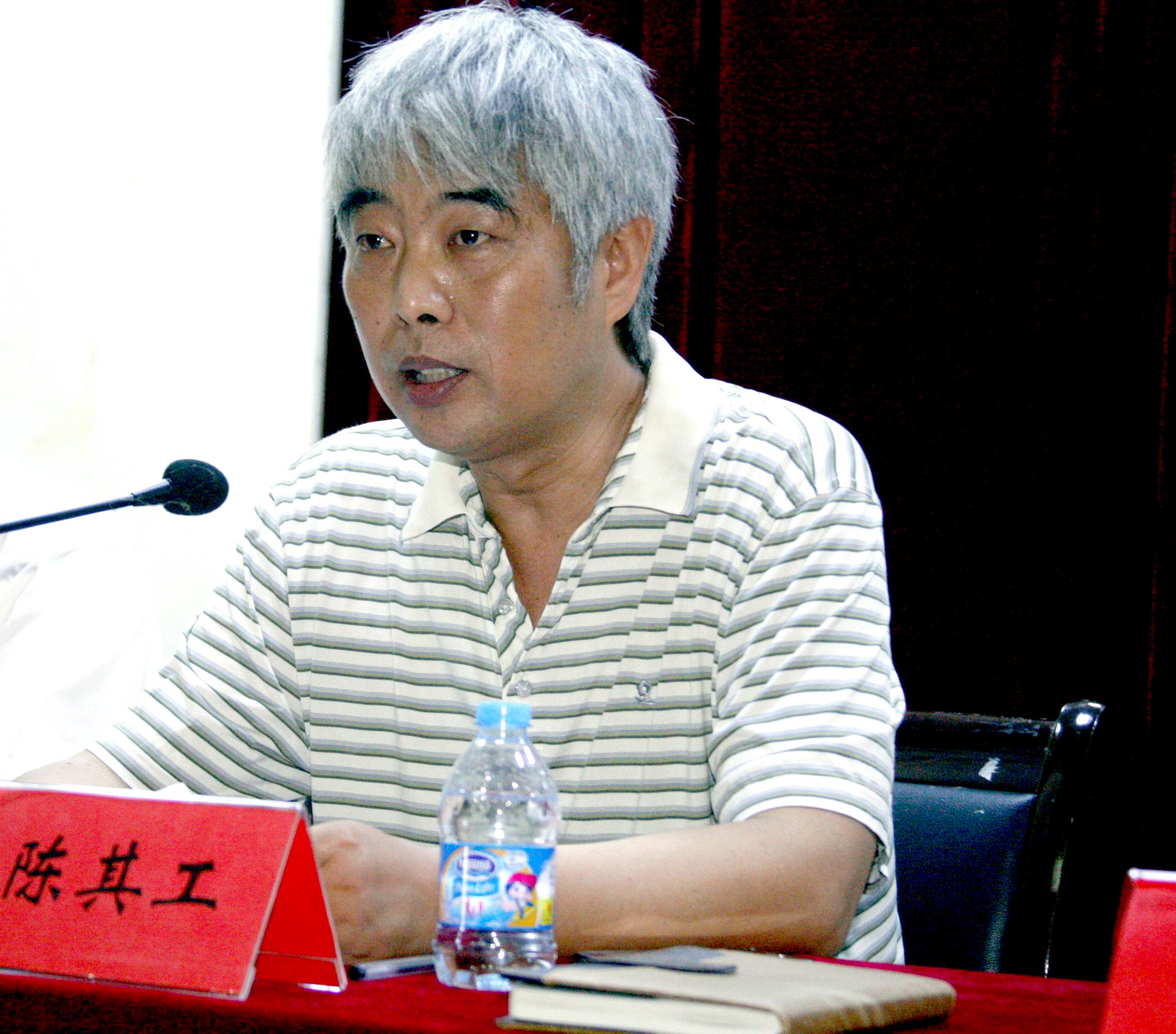 我校召开党的群众路线教育实践活动动员大会