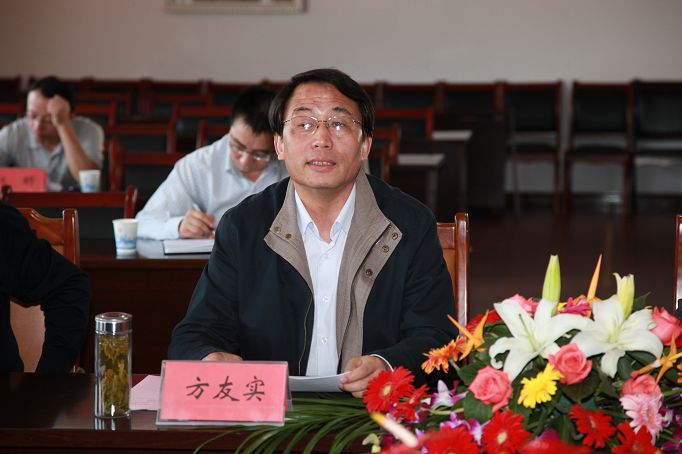 党委副书记、副校长方友实汇报